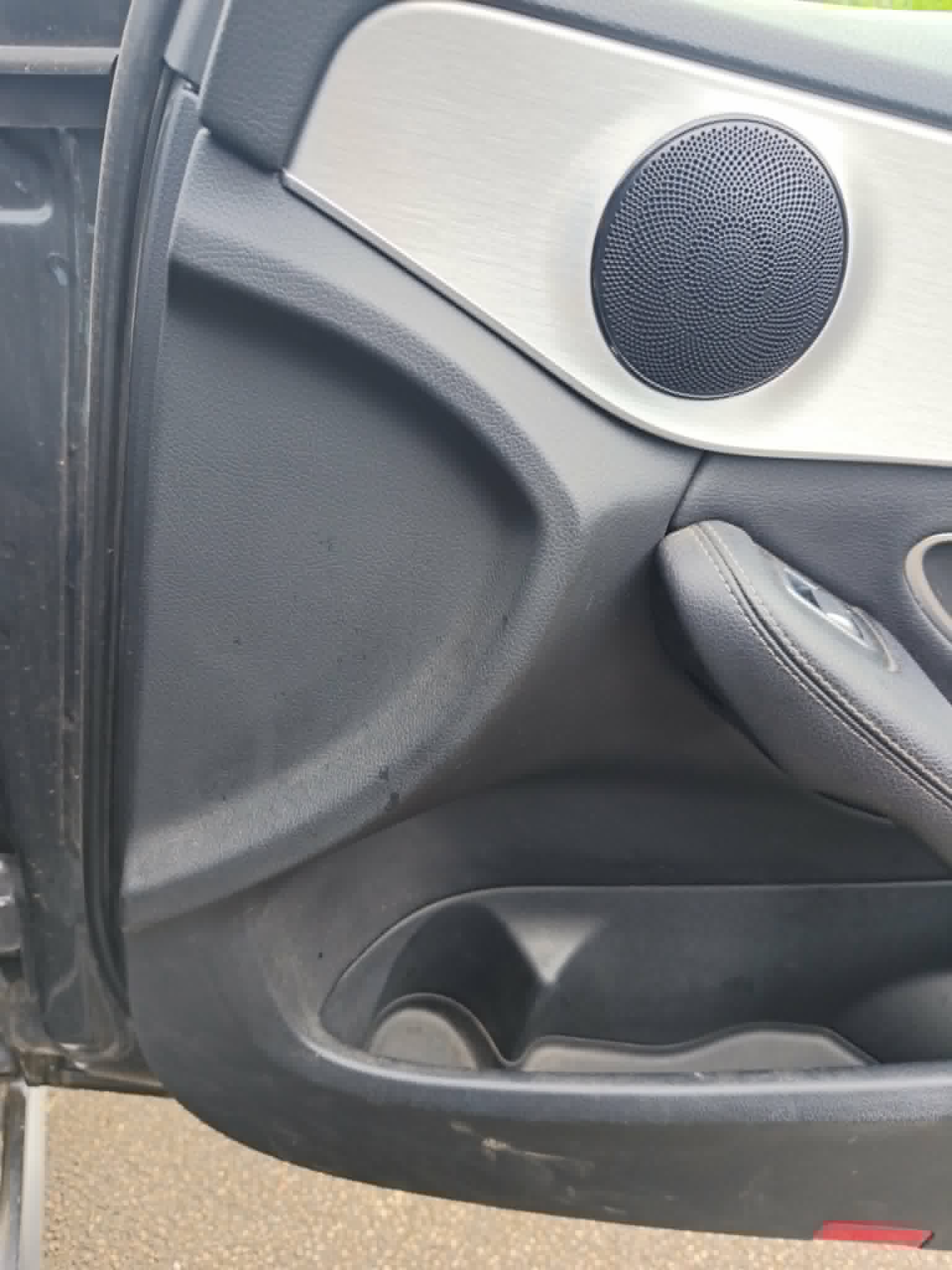Automobile avant nettoyage